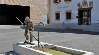 lend holztrift brunnen