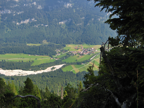 Blick hinab nach Graswang graswang